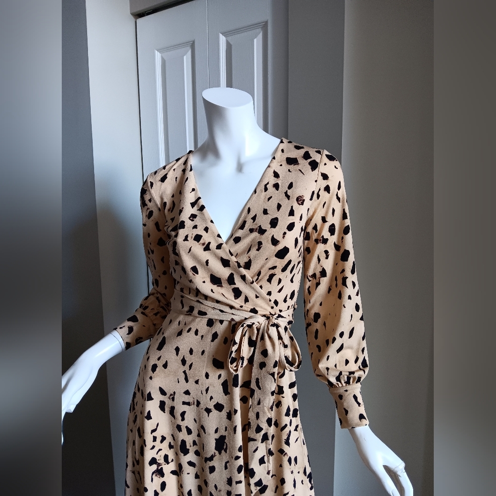 H&M Beige and Black Midi Dress - Picture 2 of 7